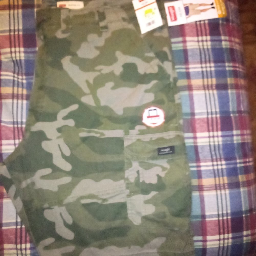 Men's cargo shorts